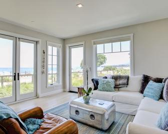 Beach front Sea Loft in Santa Barbara. Weekly discounts. Best beach sunsets! - Carpinteria - Obývací pokoj