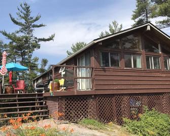 Georgian Bay Cottage Rentals - Mactier, Ontario - Mactier - Outdoors view