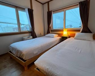 Winter Whale Lodge - Niseko - Bedroom