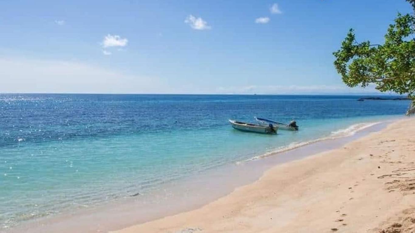 Barefoot Kuata Island Resort