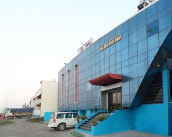 OYO 4754 Hotel Center Point - Rudrapur - Building