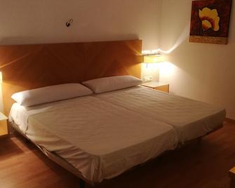 Nuevo Hotel Vista Alegre - Valdepeñas - Bedroom