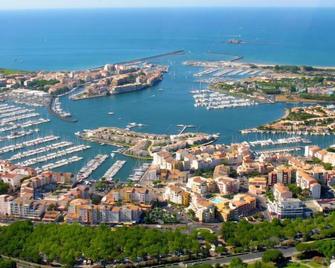 Apartment Les terrasses de la Plage-4 by Interhome - Cap d'Agde - Strand