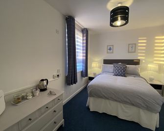 Room by the beach! - توركي - غرفة نوم