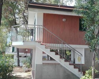 Lovely cottage n 3 on the beautiful sea of the Gulf of Policastro - Scario - Edificio