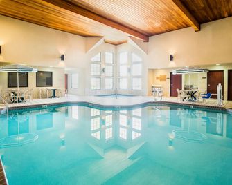Kelly Inn and Suites Mitchell - Mitchell - Uima-allas