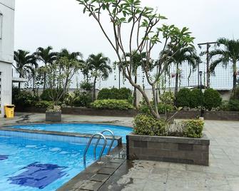 Elegant Studio Apartment Margonda Reside - Depok - Pool