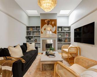 Luna Residence at Sydney Harbour - North Sydney - Living room
