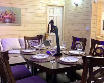 Upstate getaway!Jacuzzi,pool table,Casino,Ski!!! - Loch Sheldrake - Dining room