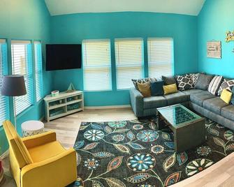 Beachfront Home! Steps from the Gulf of America! Quiet end of the peninsula! - Gilchrist - Sala de estar