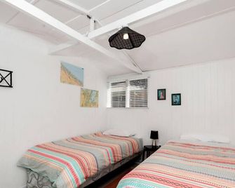 The Black Bach - Mt Maunganui Holiday Home - Mount Maunganui - Slaapkamer