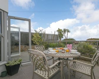 2 Four Seasons - Carbis Bay - Balcony