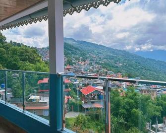 Hotel Arms - Kālimpong - Balcony