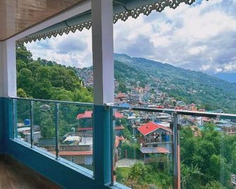 Hotel Arms - Kālimpong - Balcony