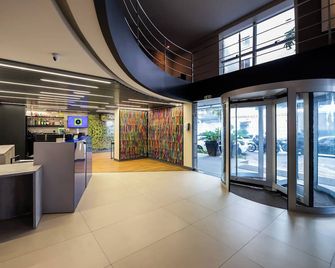 ibis Styles Belém Nazaré - Belém - Front desk