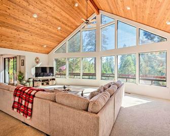 Lush A-Frame Cabin with Wraparound Deck and Views - Pioneer - Living room