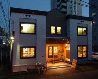 Backpackers Hostel Ino's Place - Sapporo - Building