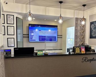 Hotel Perugino - Milan - Front desk