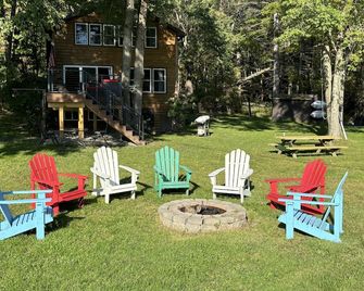 Enjoy a spectacular view of Burden Lake, NY while relaxing inside or outside. - Averill Park - Patio