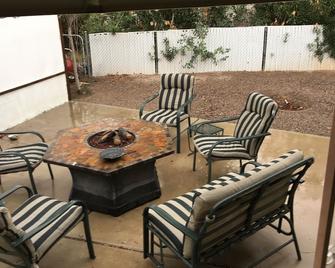 Two bedroom two bath mobile two blocks from River launch at rotary park - Bullhead City - Patio