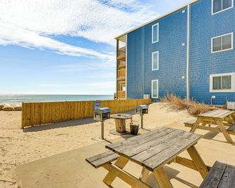 Ocean-View Condo: Steps to North Topsail Beach! - Sneads Ferry
