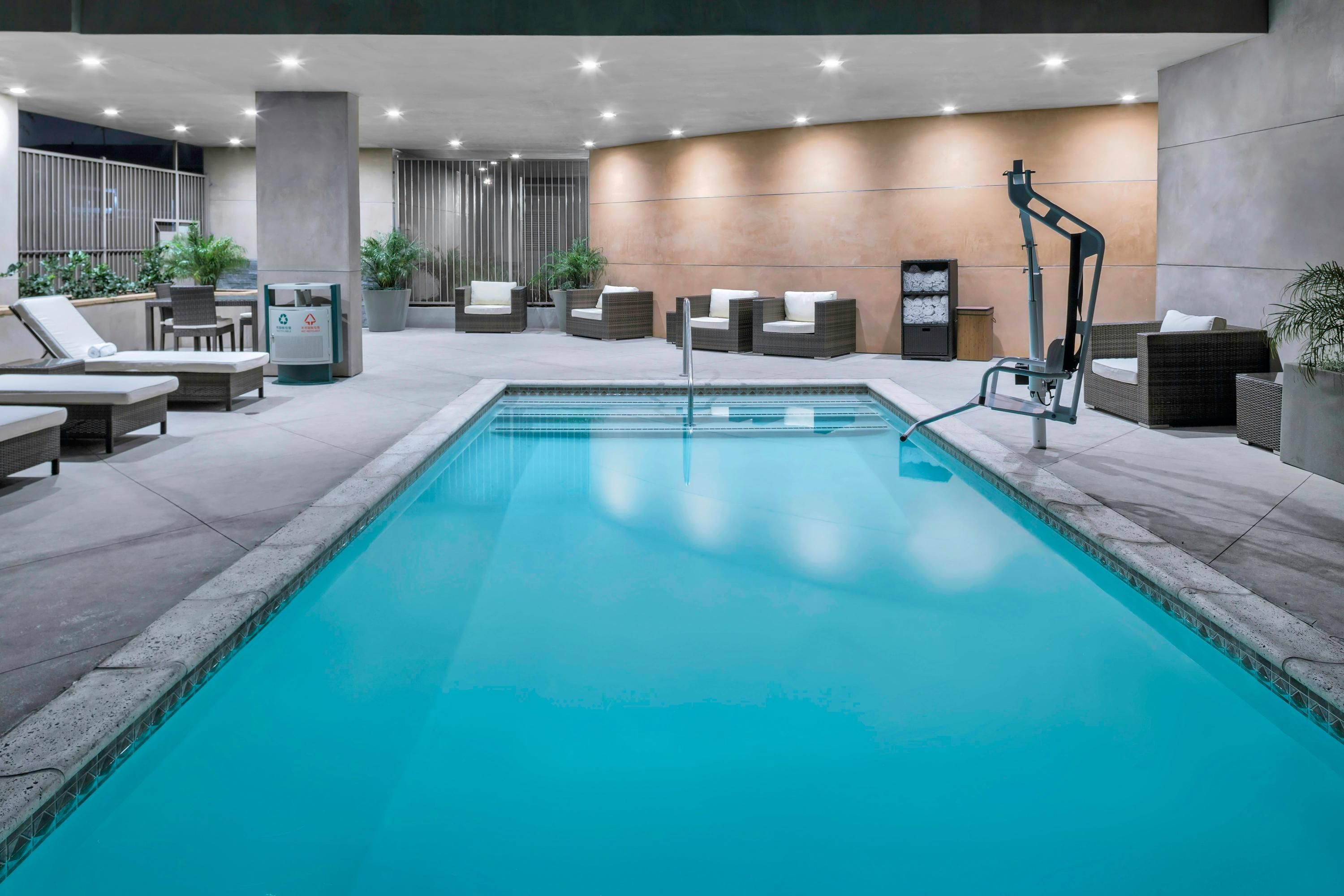 Hampton Inn & Suites Los Angeles/Hollywood - Los Angeles - Piscina