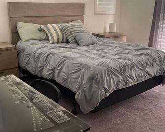 Sweet & Cozy Stay 2-bedroom studio with AC, WiFi in amazing Jurupa Valley - Jurupa Valley - Bedroom