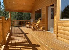 Brand New cabin with a hot tub and minutes from the river - Big Springs - Balcó