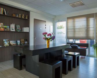 The Originals Access, Hôtel Cholet Gare - Cholet - Lobby