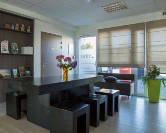 The Originals Access, Hôtel Cholet Gare - Cholet - Lobby