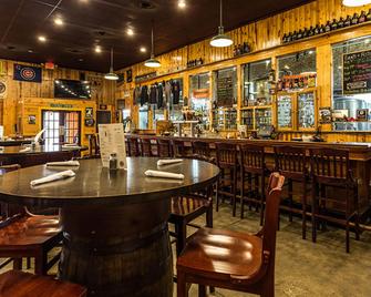 Holiday Inn Express & Suites Michigan City - Michigan City - Bar