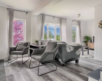 Chalet du Phare avec spa - Piopolis - Living room