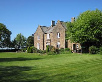 Court Barn Country House Hotel - Holsworthy - Building