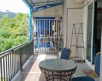Mae Pon Hostel - Khao Lak - Balcony