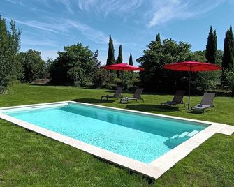 L'ancien Cafe - Suites and Gites - Crézières - Piscina