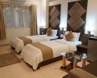 Hotel The Evergrand Palace - Rajkot - Bedroom