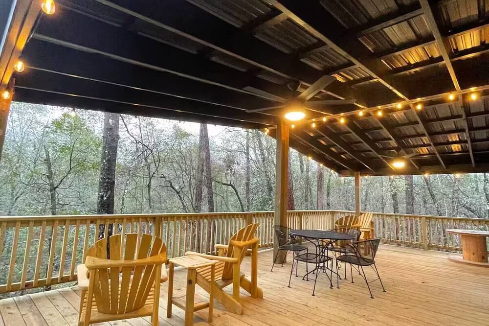 Quiet, Creekside Home with Rain Spa Shower, Unplug & Relax