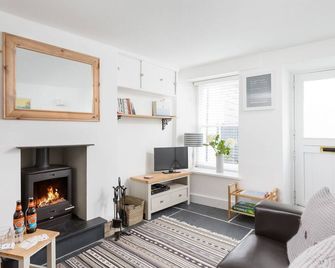 Cosy Cottage - Fowey - Living room