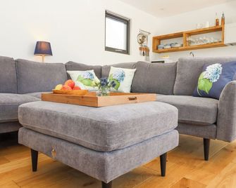 Hopkins At The Homestead, Pet Friendly, With A Garden In Dover - Dover - Living room