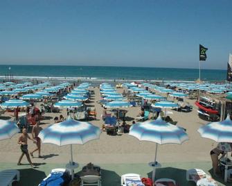 Hotel Rosy - Battipaglia - Spiaggia