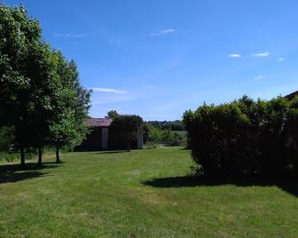 Immense Logis du 19ème, Charente-Maritime, 4 bedrooms, swimming pool, playground ping-pong - Marsais - Vista del exterior