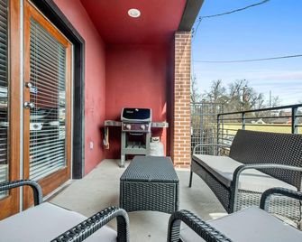 Dickson St. Hideaway - Fayetteville - Balcony