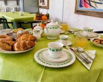 Hotel La Rondinella - Forio