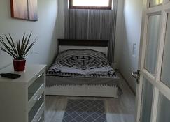 Á-B Apartman - Gyula - Bedroom