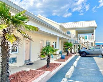 Pet-friendly, Centrally Located, 3 Blocks to beach! Unit 206 - Atlantic Beach - Edificio