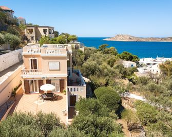 Myrties Boutique Apartments - Mirties - Building