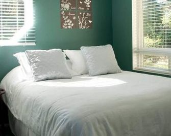 Oceanview Guest Suite With Large 2 Perso - Nanoose Bay - Bedroom