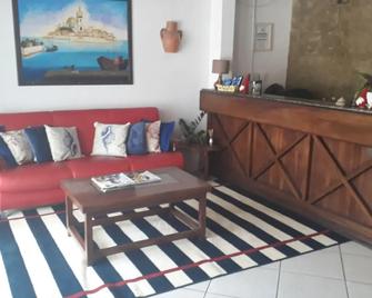 Hotel Le Massilia - Belém - Front desk