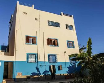 Moroccan Surf Journey - Agadir - Gebouw