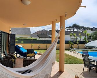 House Esposende -12 pax, swimming pool, beach 100m away - Marinhas - Patio